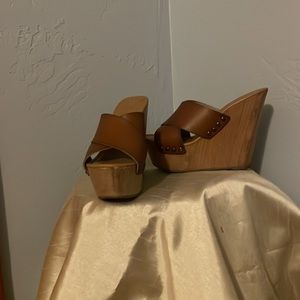 Very sexy sandals size 6 1/2 displayed in brown & I have a pair of 6 1/2 white